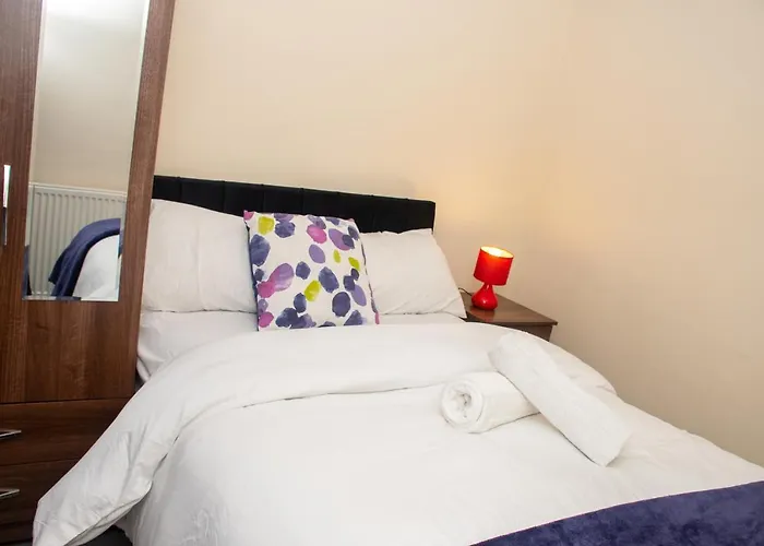 Royale Green View House- Free Parking, Wifi, Perfect For Contractors And Holiday