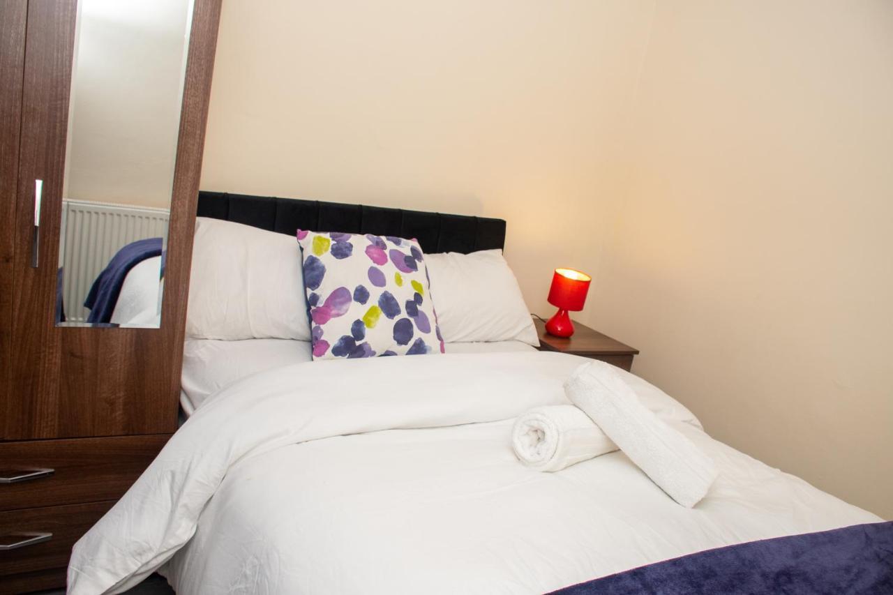 Royale View House- Free Parking, Wifi, Perfect For Contractors And Holiday home *