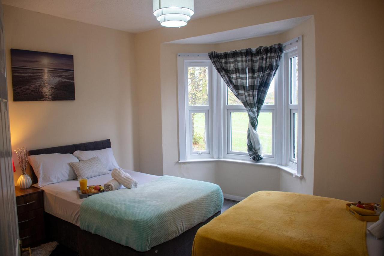 Royale View House- Free Parking, Wifi, Perfect For Contractors And Holiday home *