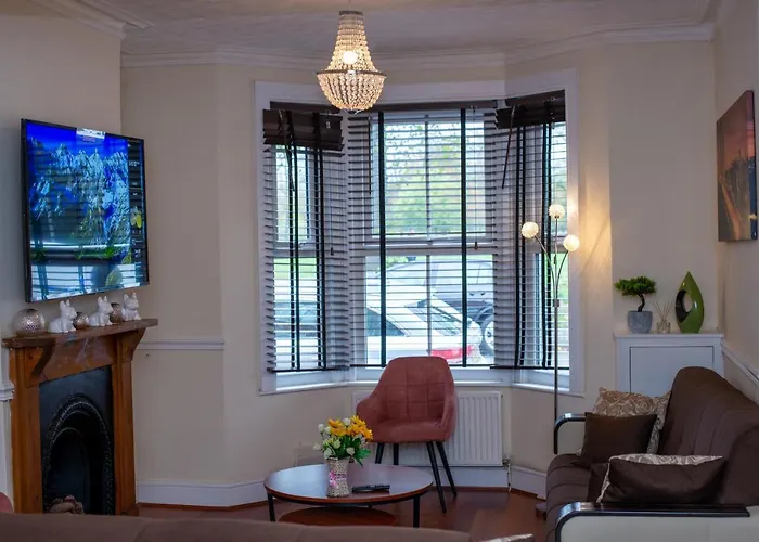 Royale Green View House- Free Parking, Wifi, Perfect For Contractors And Holiday